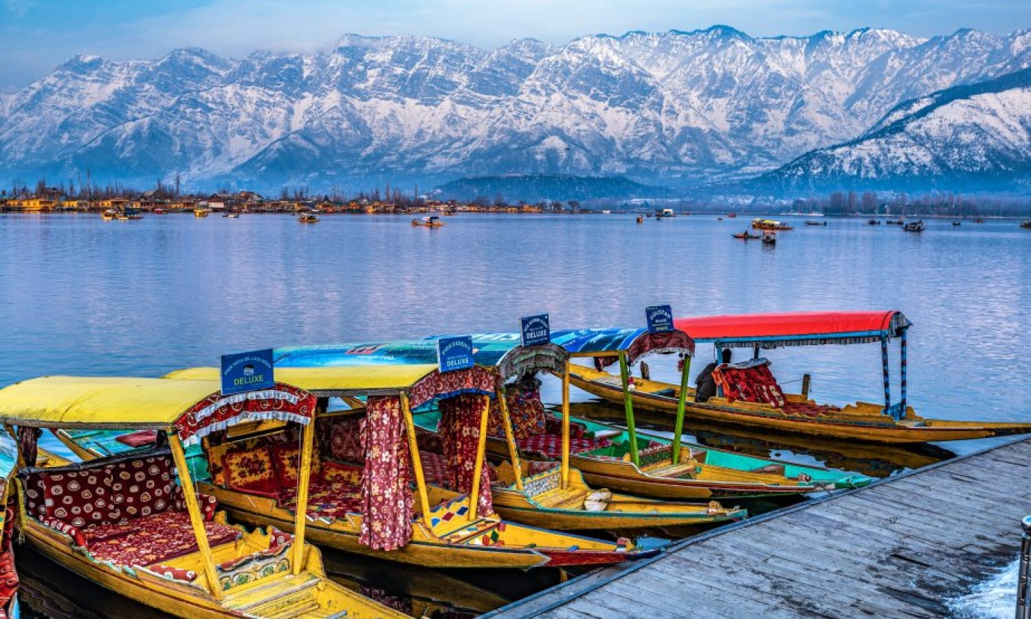 Shikara-boats-floating-on-Dal-Lake.jpg